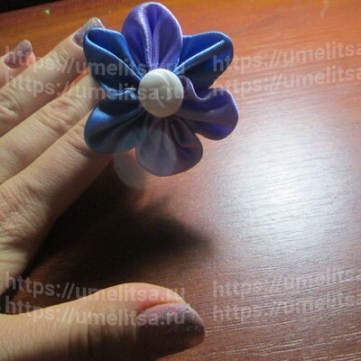 Бантик в технике канзаши