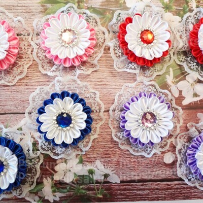 Нежные зефирки-канзаши - заколки-зажимы для девочек