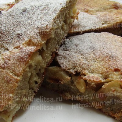 Шарлотка с манной крупой и корицей