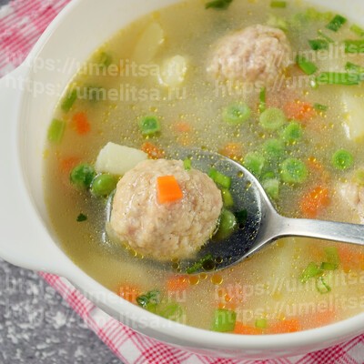 Суп с фрикадельками и рисом