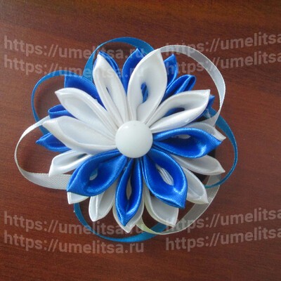 Бантик на резинке в технике канзаши