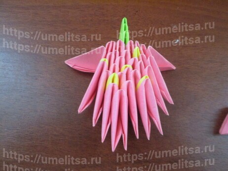 Клубничка в технике модульное оригами