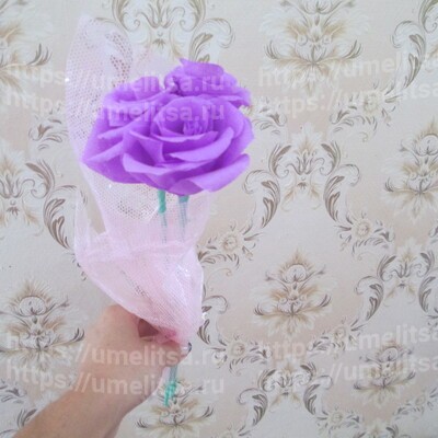 Розы из гофрированной бумаги