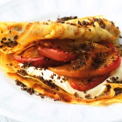 Блинчики с карамелизованными яблоками и шоколадом