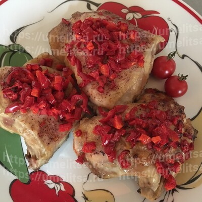 Блюдо из куриных бедер «Красная шапочка»