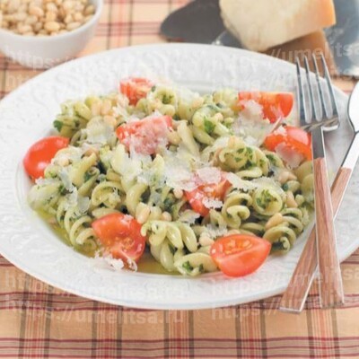 Фузилли с соусом песто