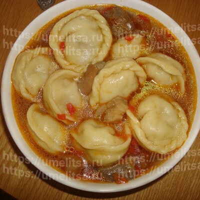 Пельмени в грибном бульоне