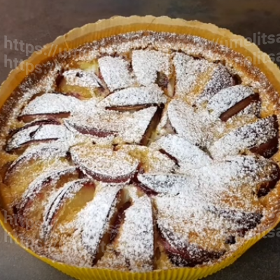 Французский десерт из слив и шоколада