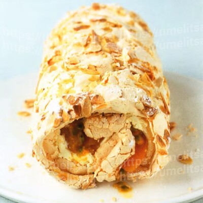 Рулет с абрикосами и меренгой