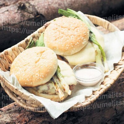 Бургеры со свининой и колбасой чоризо