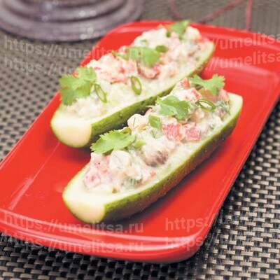 Огурцы с сельдью, помидором и сыром