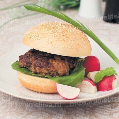 Бургеры из баранины с сыром сулугуни