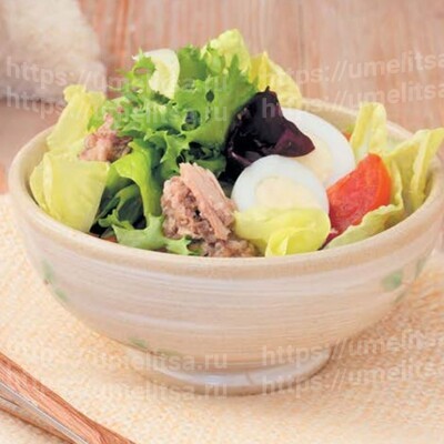 Салат с помидорами черри и консервированным тунцом