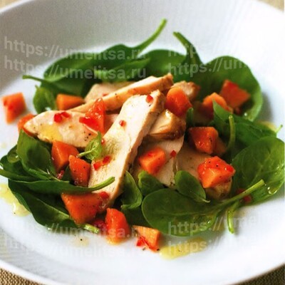 Салат из копченой курицы с сальсой из папайи