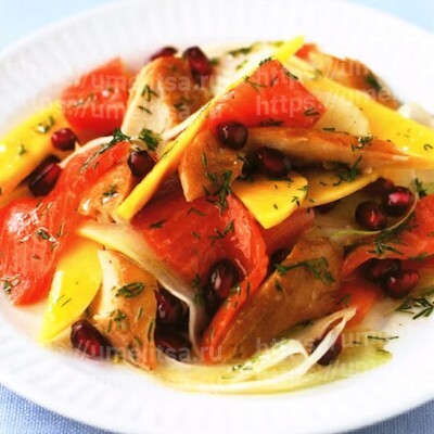 Салат из копченой рыбы, фенхеля и манго