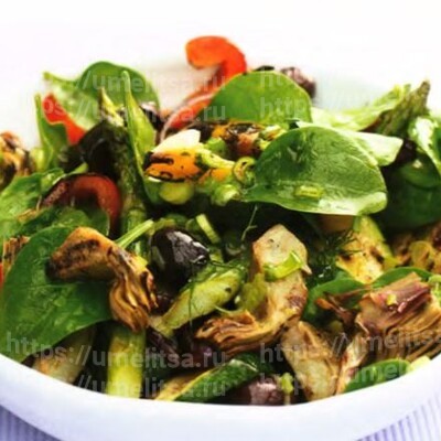 Салат из овощей барбекю и шпината