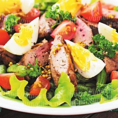 Салат с куриной печенью, фасолью и яйцом