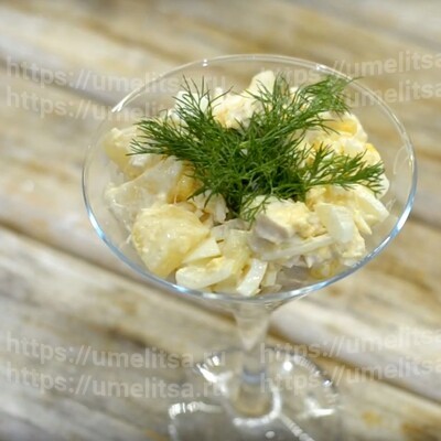 Салат с ананасами и курицей