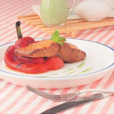 Семга, «копченая» на чае, со сладким перцем