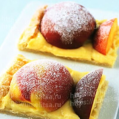 Слоеный торт с персиками и нектарином