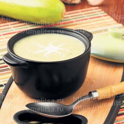 Суп-пюре из кабачков с запеченным чесноком