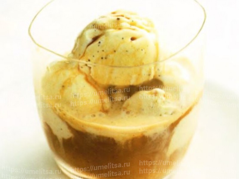 Ванильное мороженое с кофейной подливой