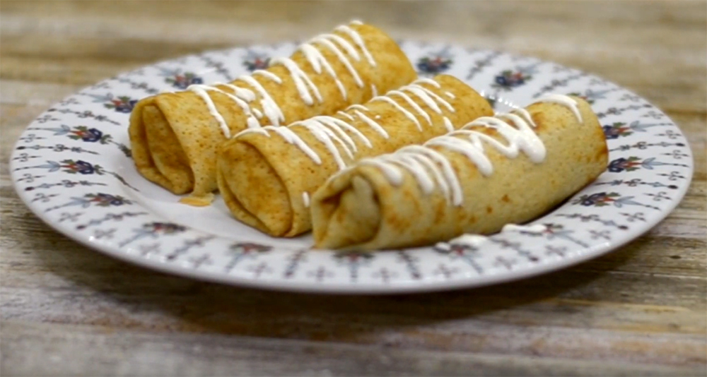 Блинчики с творогом на сметане