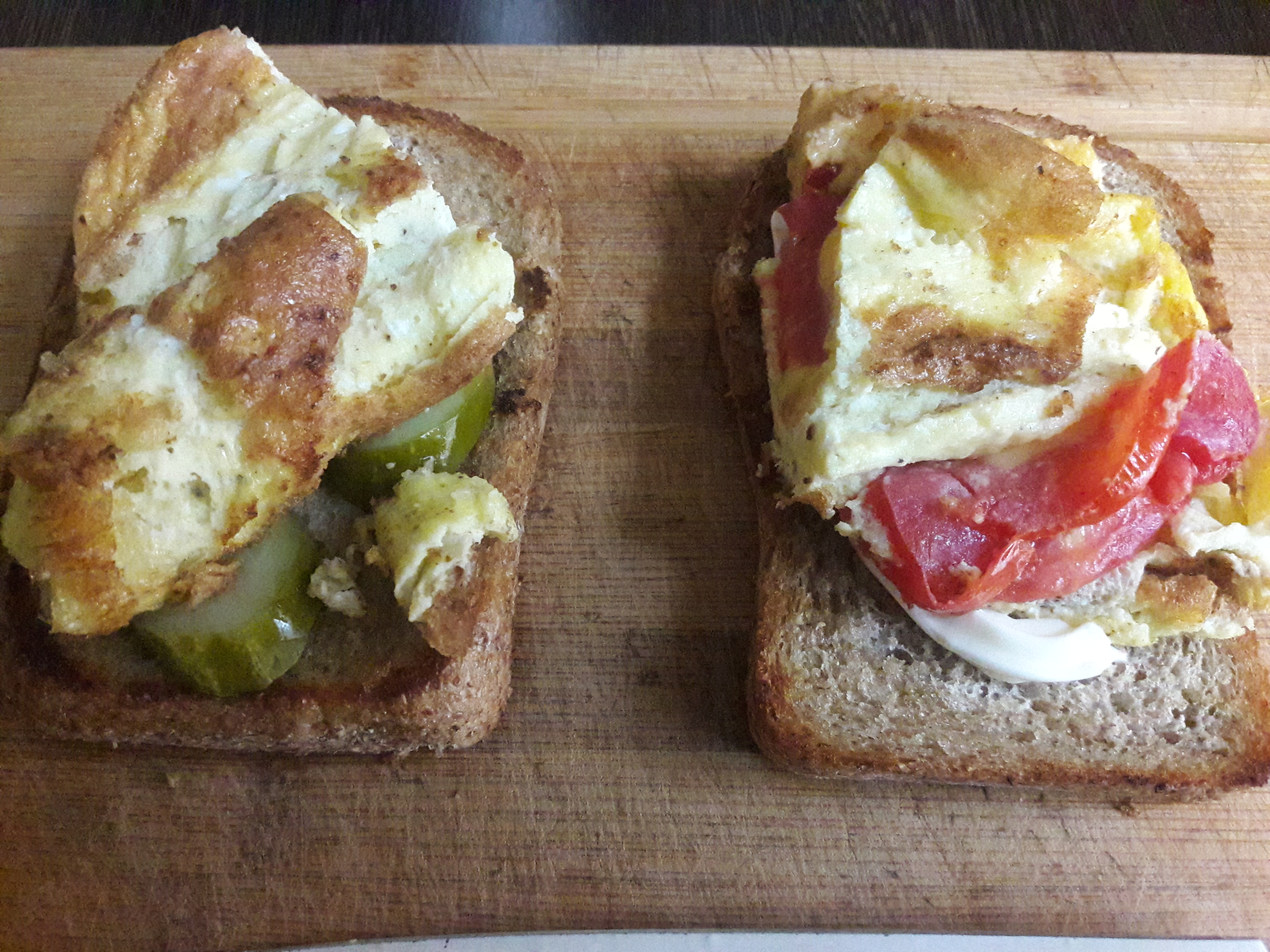 Омлет на тостах