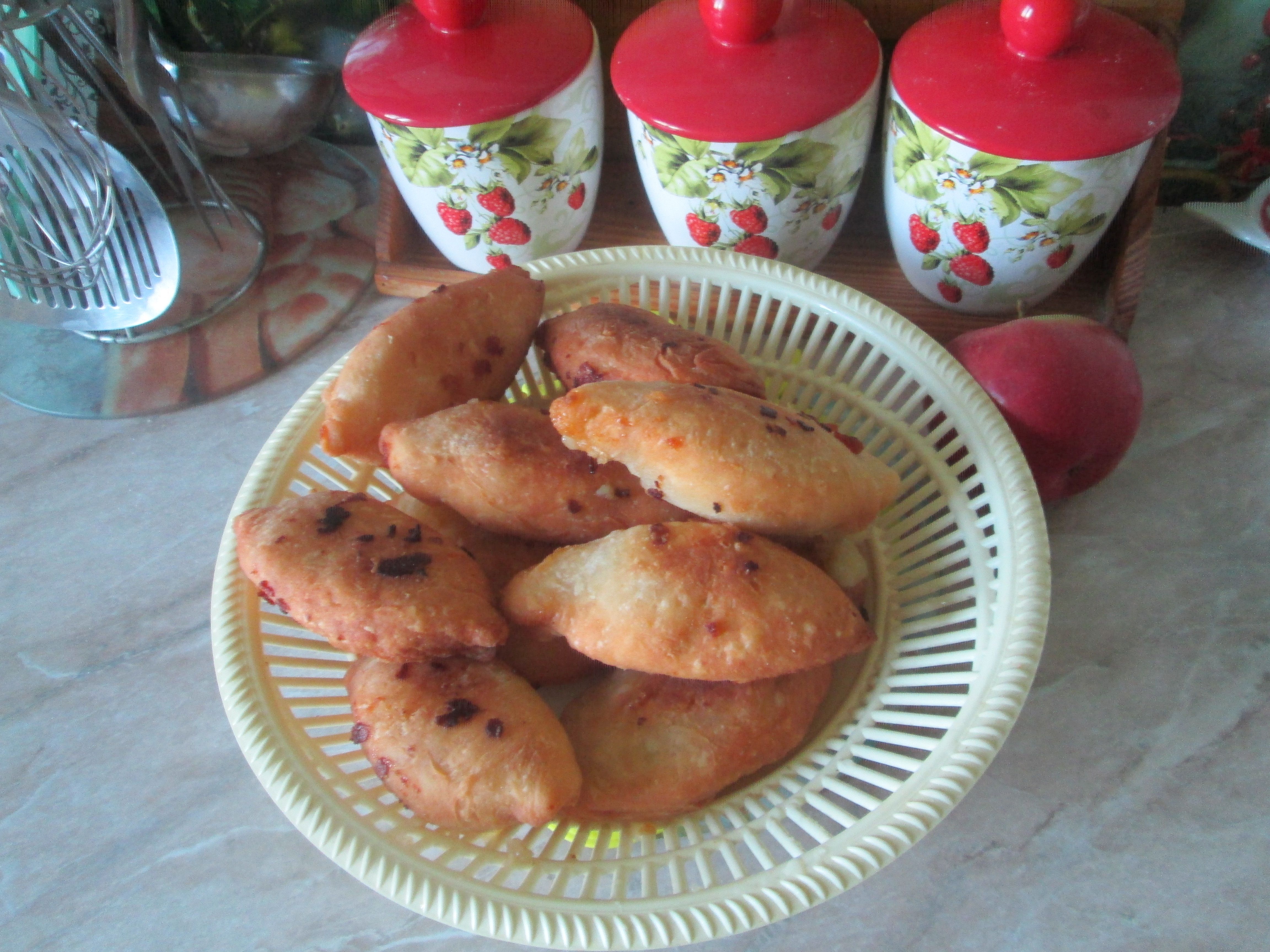 Пирожки, жареные на сковороде