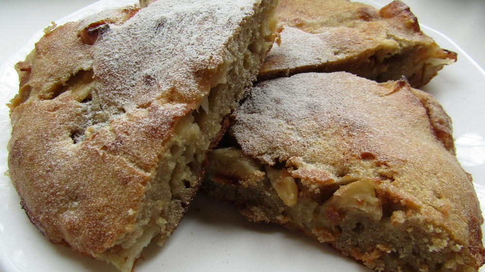 Шарлотка с манной крупой и корицей