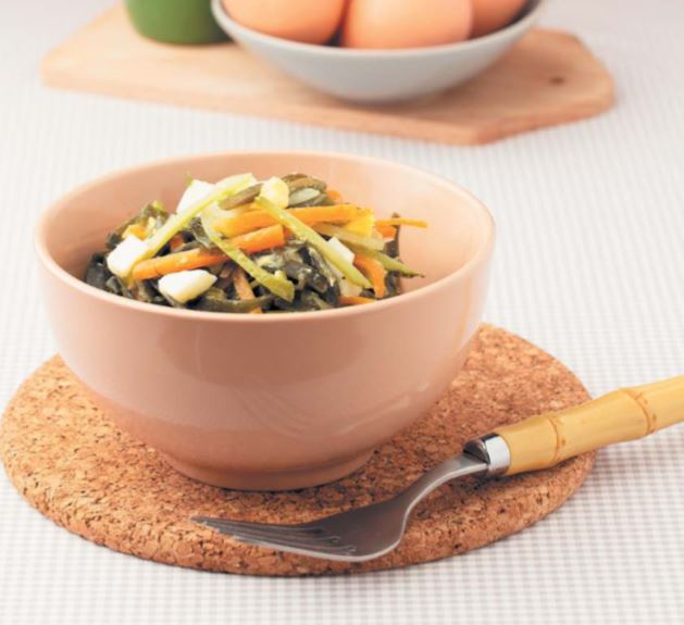 Капуста морская с корнишонами и морковью