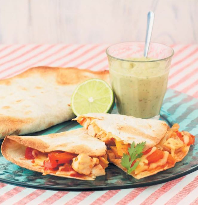 Кесадилья с соусом гуакамоле