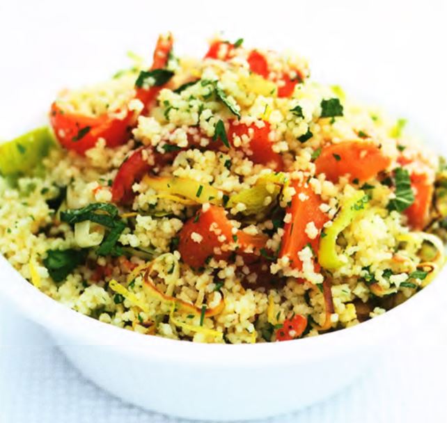 Кускус с перцами барбекю и луком пореем