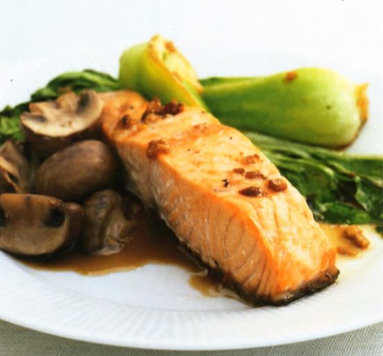 Семга с грибами и китайской капустой