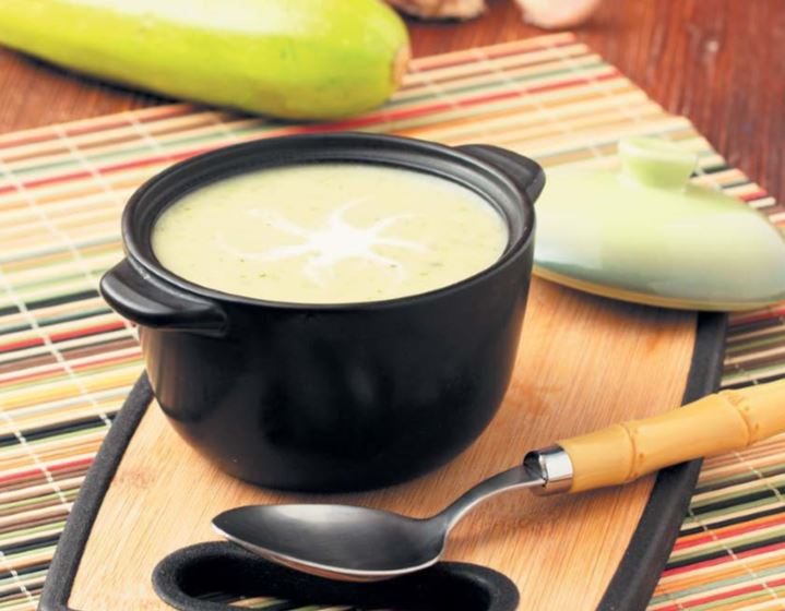 Суп-пюре из кабачков с запеченным чесноком