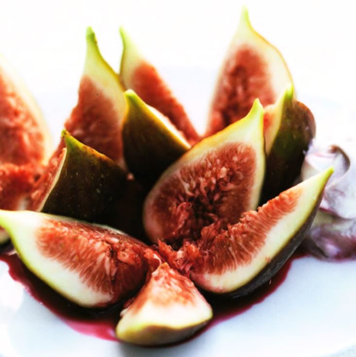 Свежий инжир с черносмородиновым ликером