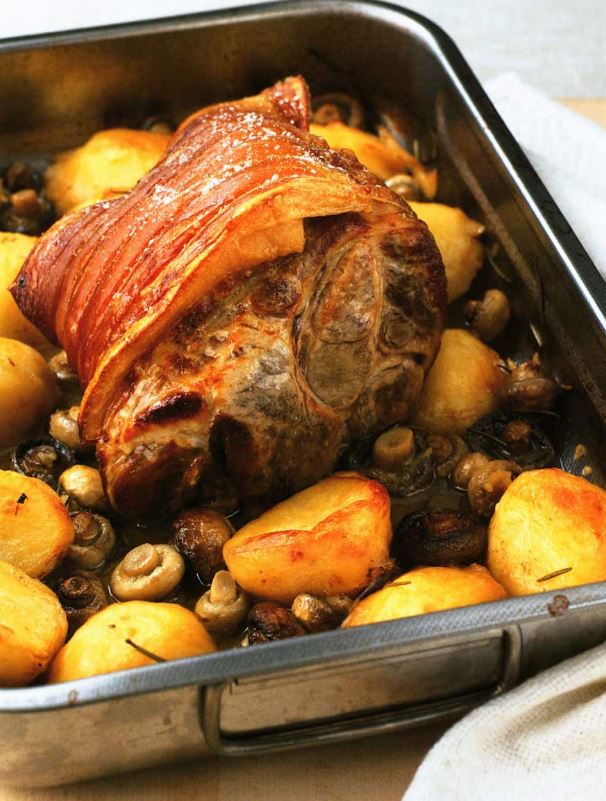 Свинина в вине с картофелем и грибами