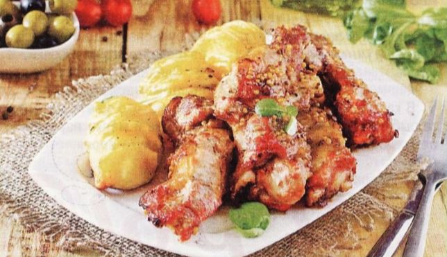 Свиные ребрышки и картофель с сыром