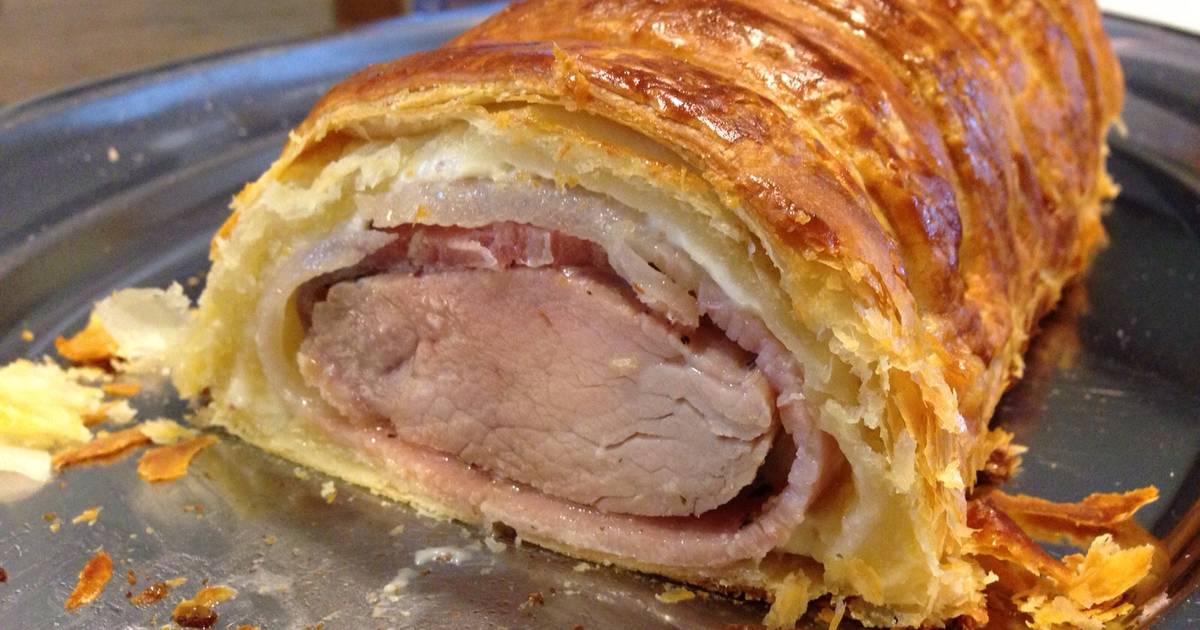 Вырезка свиная в слоеном тесте