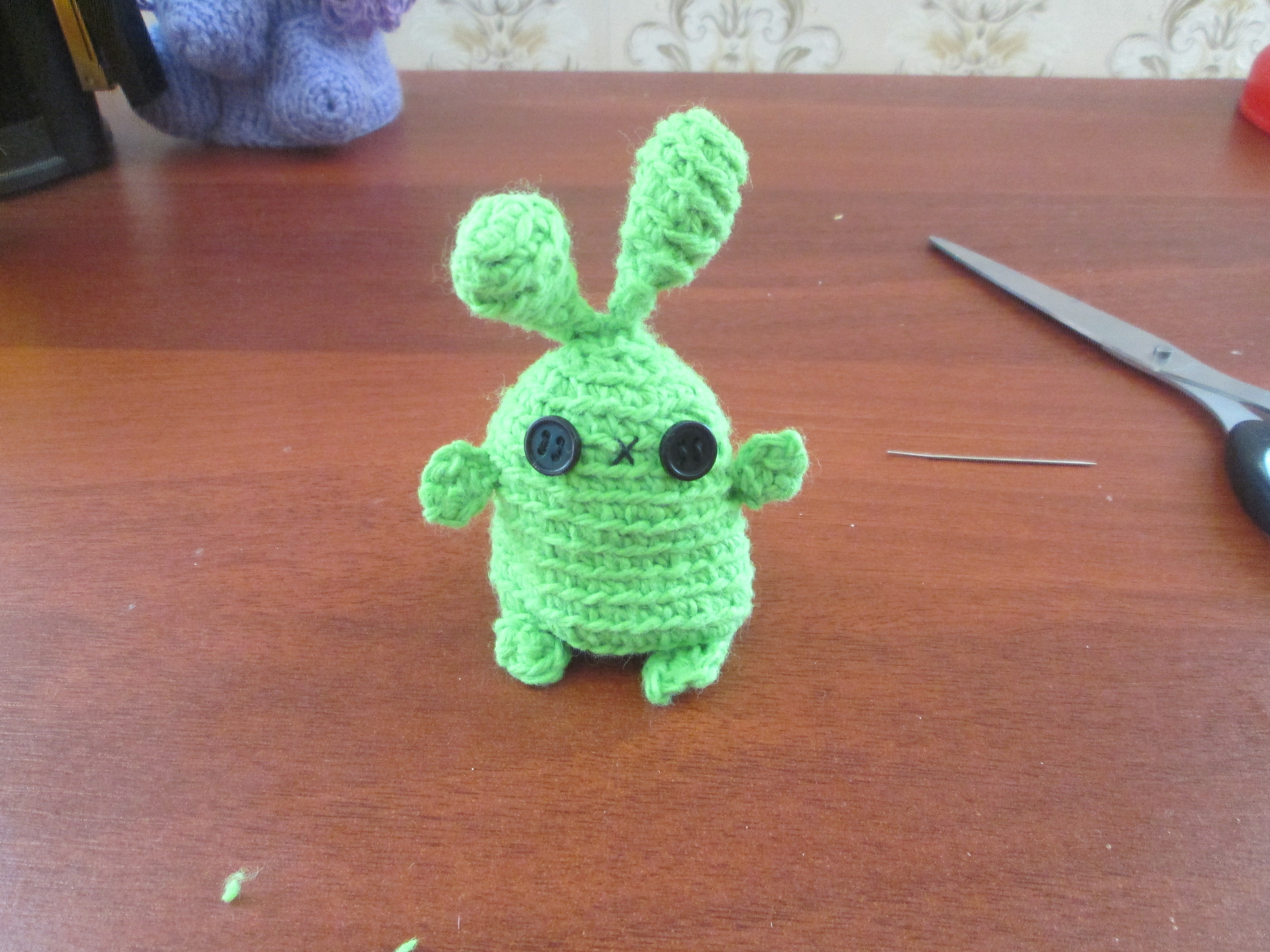 Вязаная крючком игрушка Зайчик