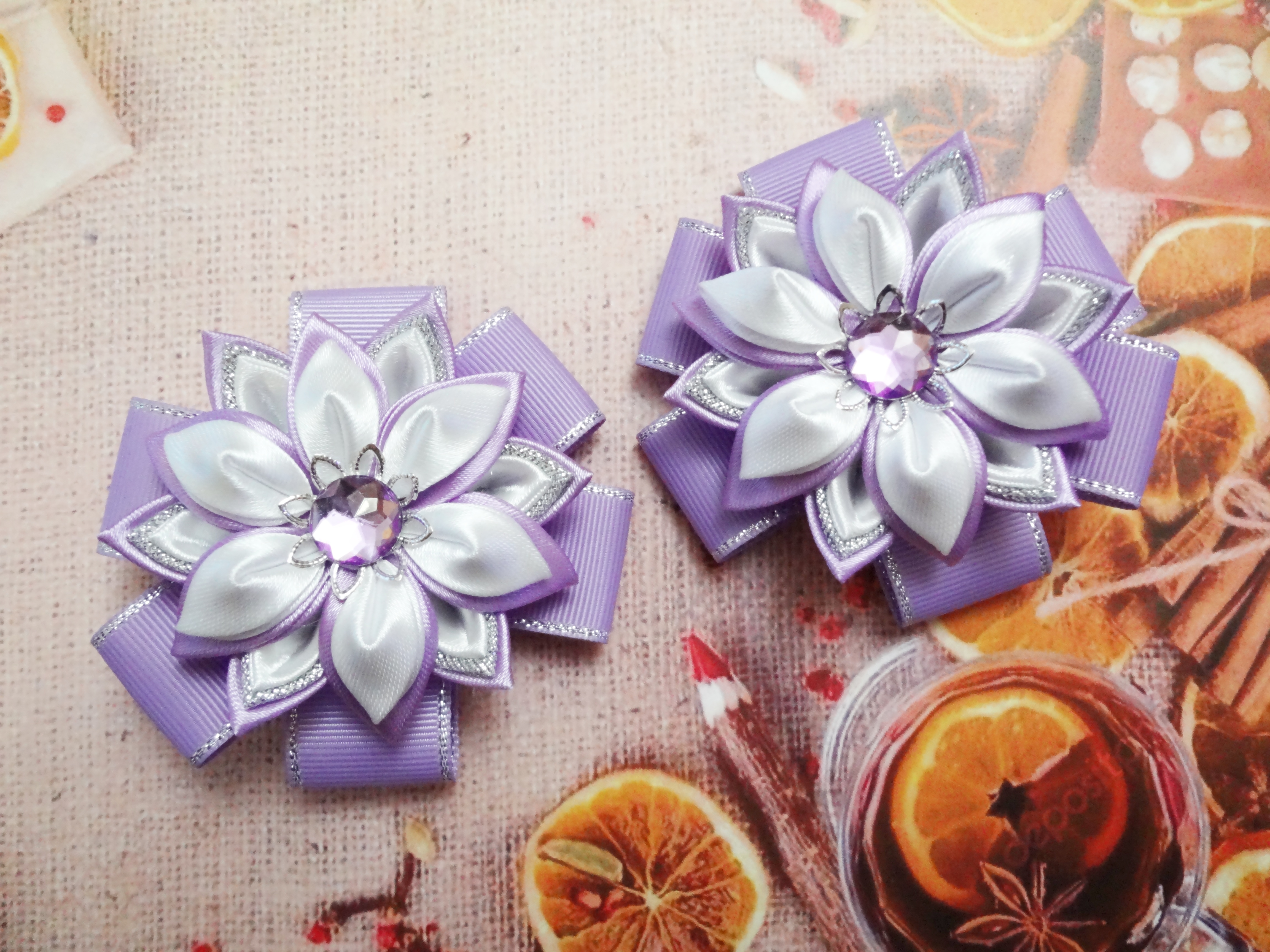 Красивые и нежные цветочки канзаши - заколки для волос