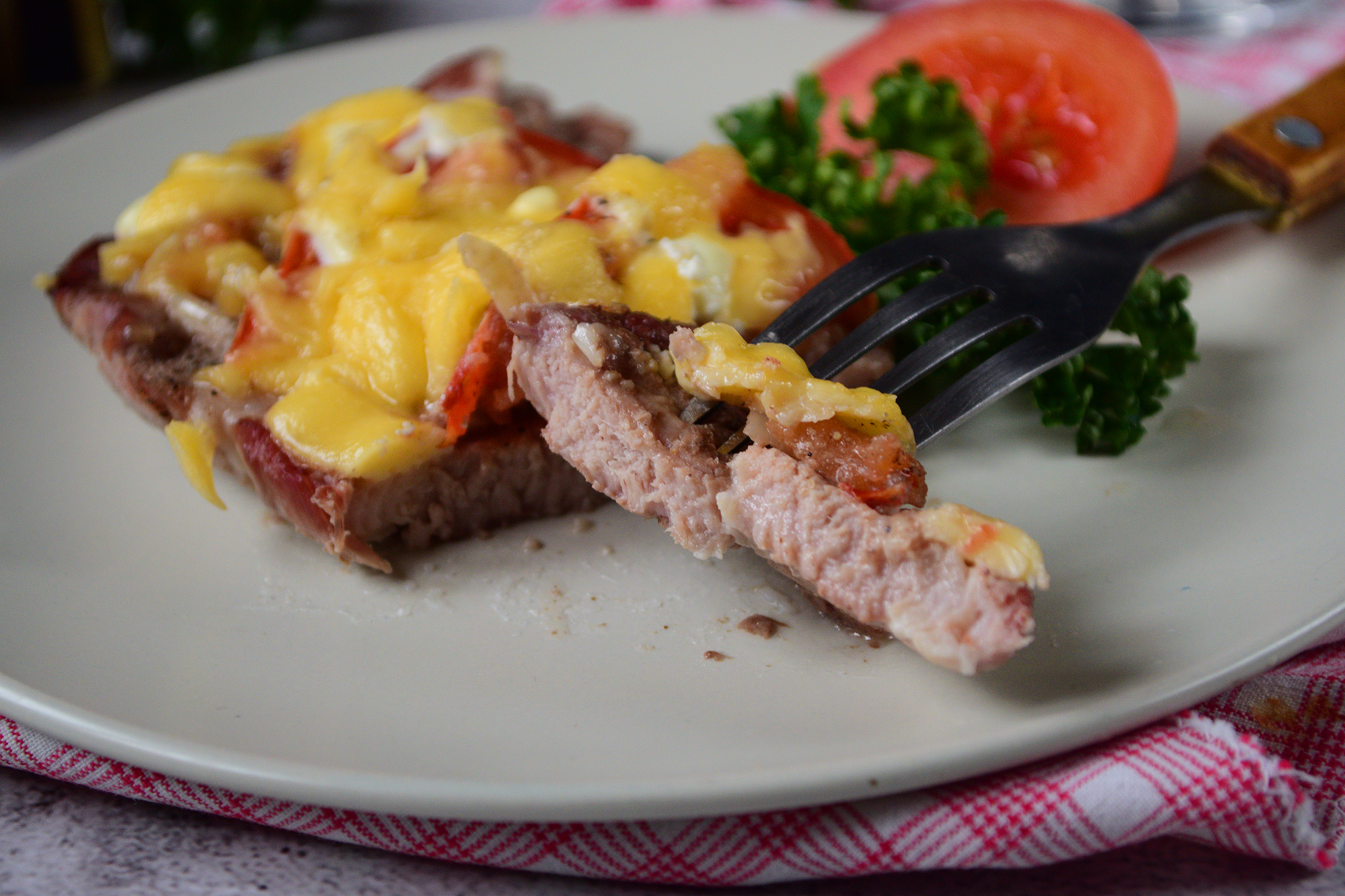 Свинина в духовке под сыром